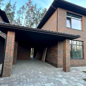 Будинок біля лісу