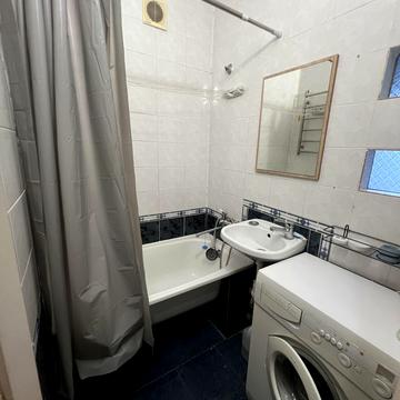 Леоніда Каденюка просп. (Юрія Гагаріна), 5/2