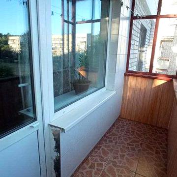 Квартира неординарна, чотирьох кімнатна в м. Каневі.