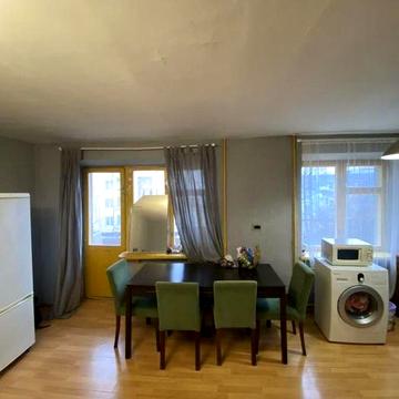 Продається двокімна квартира біля озера!