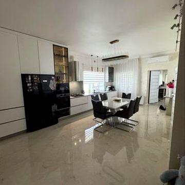 Продам 2 этажный дом на Петровке