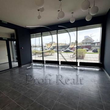 Причальна вул., 8