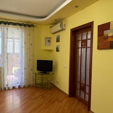 Володимира Бизова вул. (Якіра), 24