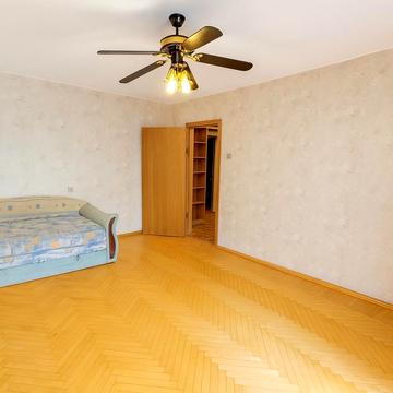 Анни Ахматової вул., 39-А