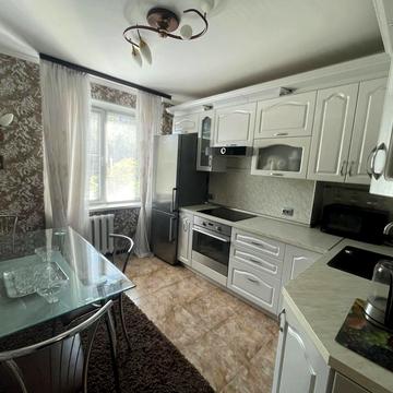 Набережна Перемоги вул., 130