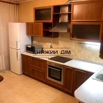 Миколи Бажана просп., 10