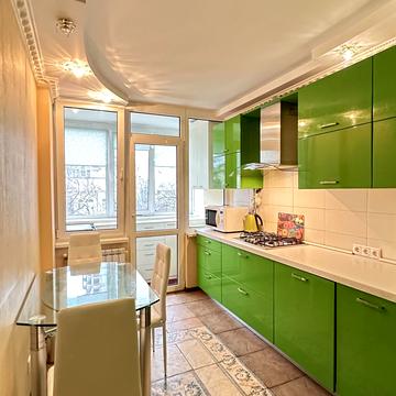 Івана Франка вул., 30