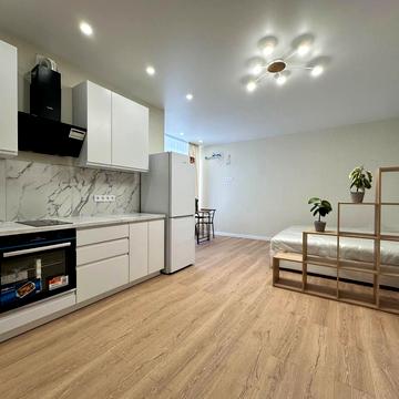 Університетська вул., 1н