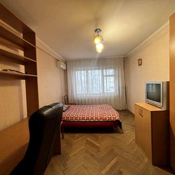 Миропільська вул., 27/16