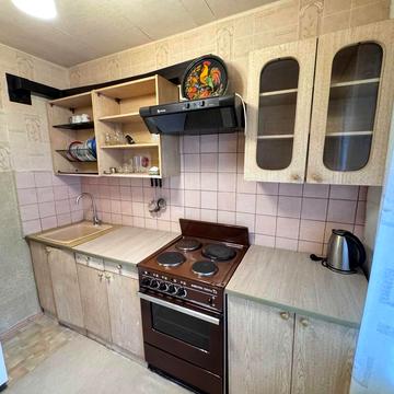 Тополина вул., 10