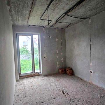 Продається добротний будинок у популярній серед покупців  локації