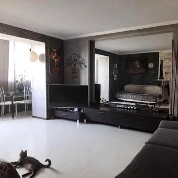 Трикімнатна квартира з євроремонтом!! Район Браїлки!!