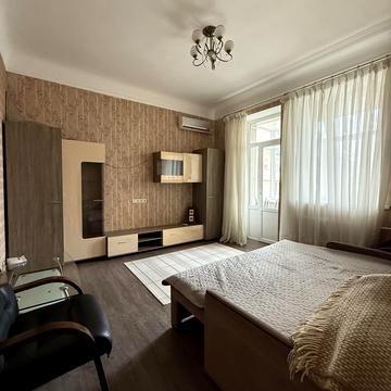 Херсонська вул., 46