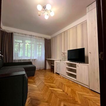 Стеценка вул., 9