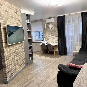 Академіка Лебедєва вул., 1/7