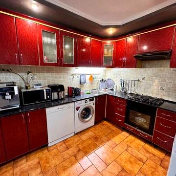 Здається в оренду простора 3 кімнатна квартира