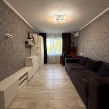 Академіка Корольова вул., 86