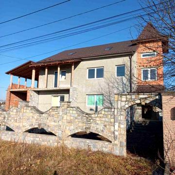 Продам гарний будинок.