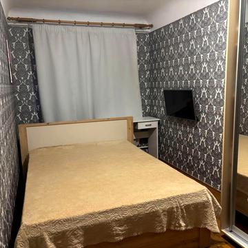 Тополева вул., 5