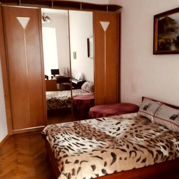 Панаса Саксаганського вул., 7