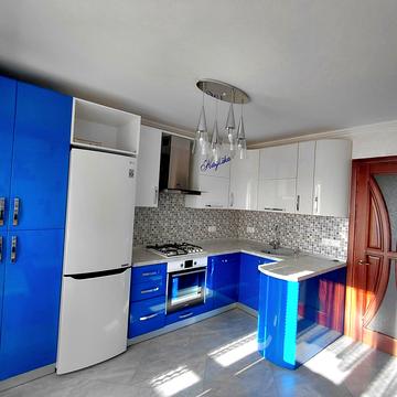 Коновальця вул., 23