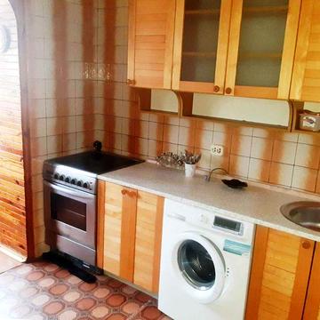 Двокімнатна на Вишняківській, метро 10 хвилин пішки