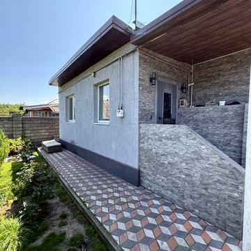 Продам дом 140 м2 в городе с участком 8 соток и гаражом 50 м2 Хозяин