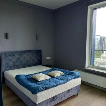 Лабораторна вул., 7