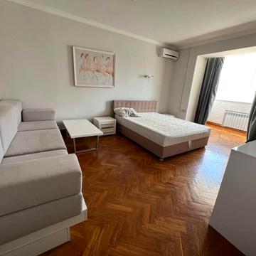 Івана Мазепи вул. (Січневого Повстання), 12-Б