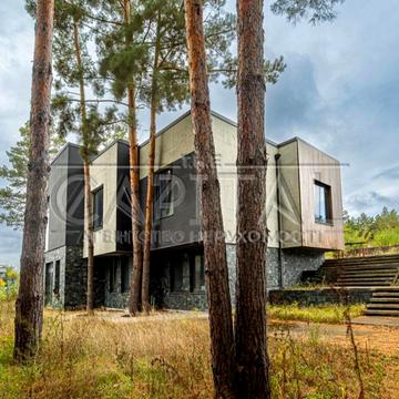 Набережна вул., 19