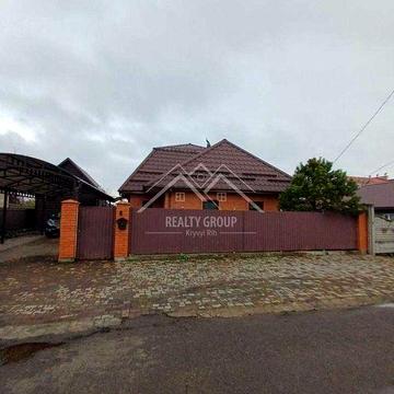 Продаж шикарного будинку з меблями , технікою та лазнею.