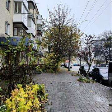 Квартира під комерцію! 2 кімнати, фасадні вікна, центр. Торг