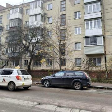 Квартира під комерцію! 2 кімнати, фасадні вікна, центр. Торг