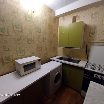 Академіка Доброхотова вул., 6