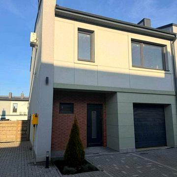 Продам зданий таунхаус в Крихівцях з чорновим ремонтом у закритому ЖК