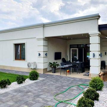 Продам дом с бассейном Новоалександровка