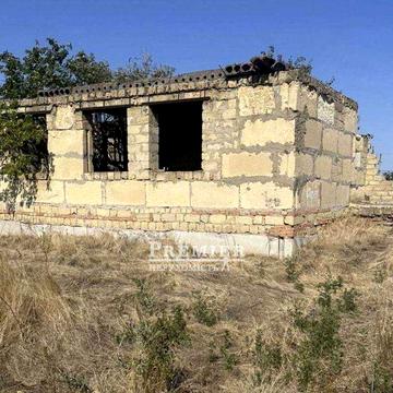 До продажу будинок у стані незавершеного будівництва