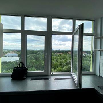 Бакинська вул., 1