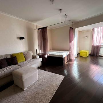 Срібнокільська вул., 12