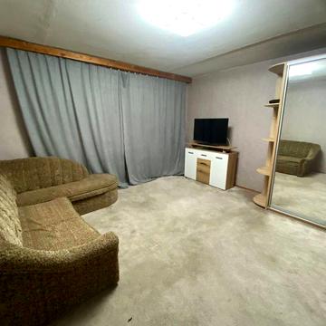 Здається 4 кімнатна квартира