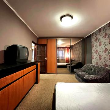 Миколи Бажана просп., 28