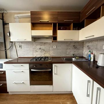 Євгена Коновальця вул., 46