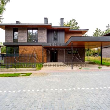 Травнева вул., 1