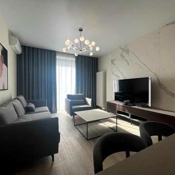 Оренда сучасної кваритири. Палац Україна. Світло є.