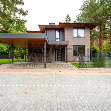 Травнева вул., 2