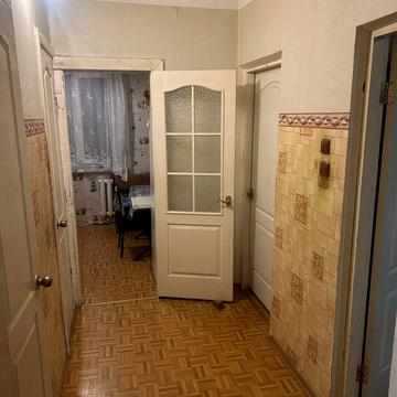 Продається 4 - х кімнатна квартира