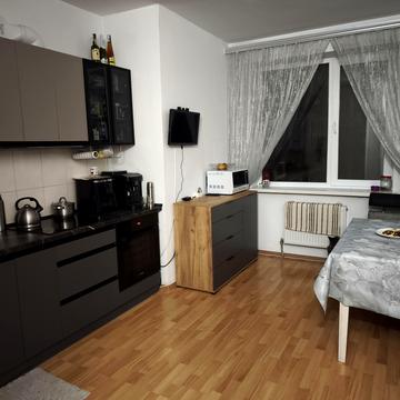 Шкільна вул., 35