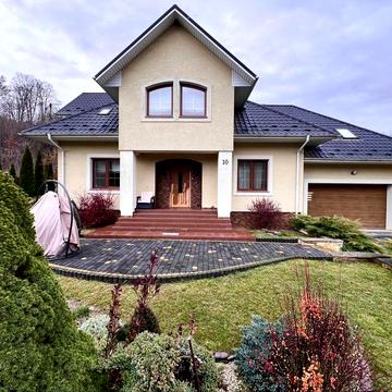 Продаж чудового будинку біля лісу