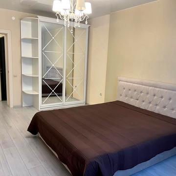 Олександра Хіри вул., 19