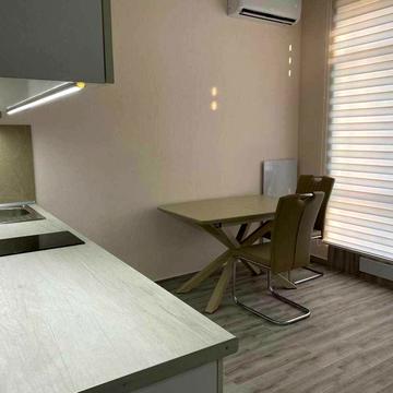 Лабораторна вул., 11